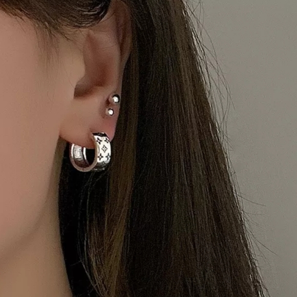 Silver Luxury Four Leaf Clover Earrings Hoop Huggie Minimalist - Picture 5 of 11